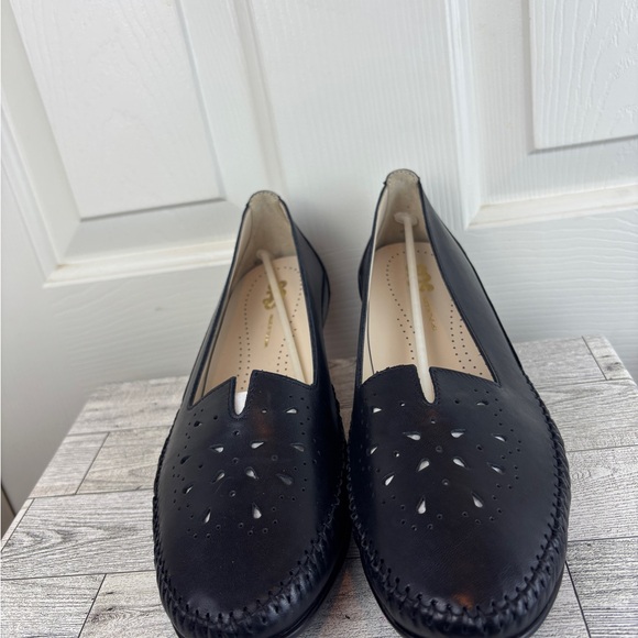 SAS Sonya Black Pumps Size 8ish retail $180 leather shoes new w box - Picture 8 of 10